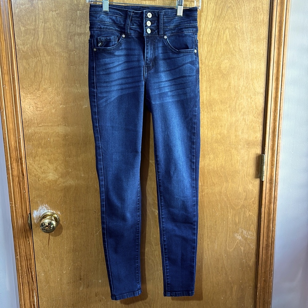 Kancan button front skinny jeans. Size 3/25. Dark wash.